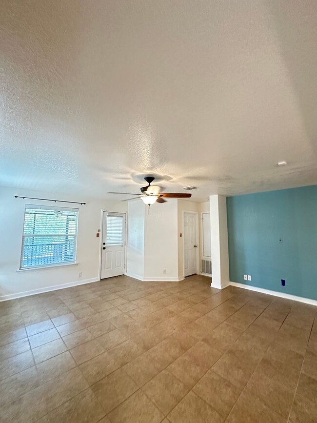 Building Photo - 3 Bedroom 2 Bath 2 Car Garage Office Scree...