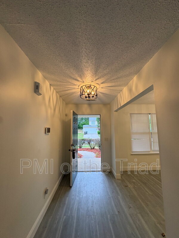 Building Photo - 202 Kinnley Ct