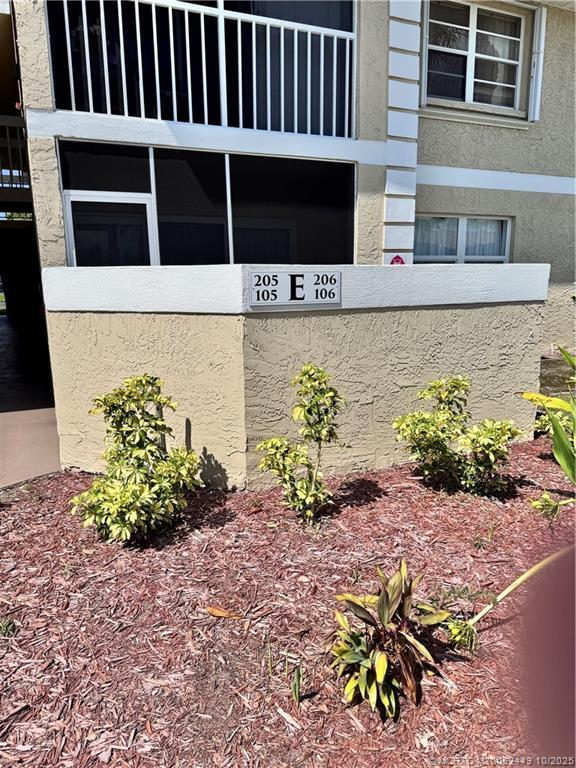 Building Photo - 1537 SE Royal Green Cir