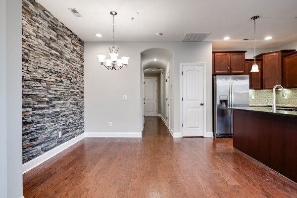 Building Photo - 207 Bixby Ln