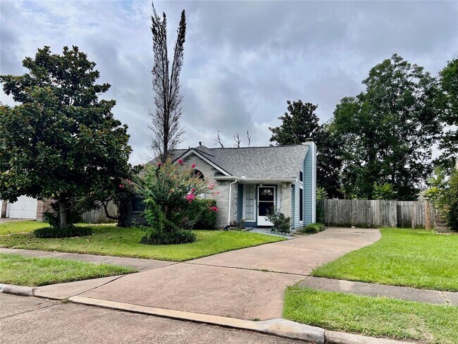 Building Photo - 15543 Scenic Haven Dr