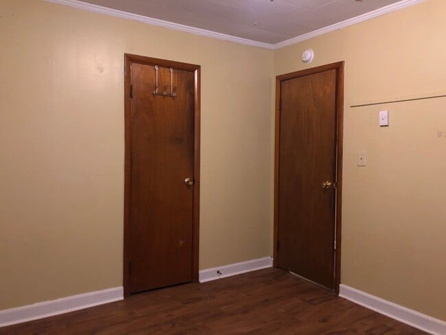 Building Photo - 553-B Jefferson Road