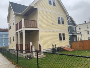Building Photo - 43 Forest St