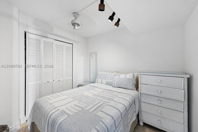 Building Photo - 881 Ocean Dr