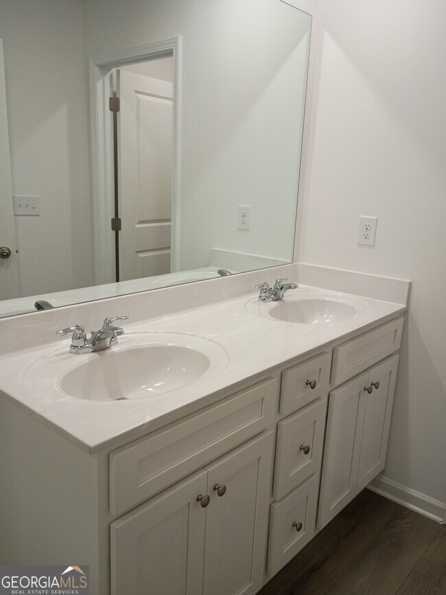Building Photo - 248 Kenoot Dr
