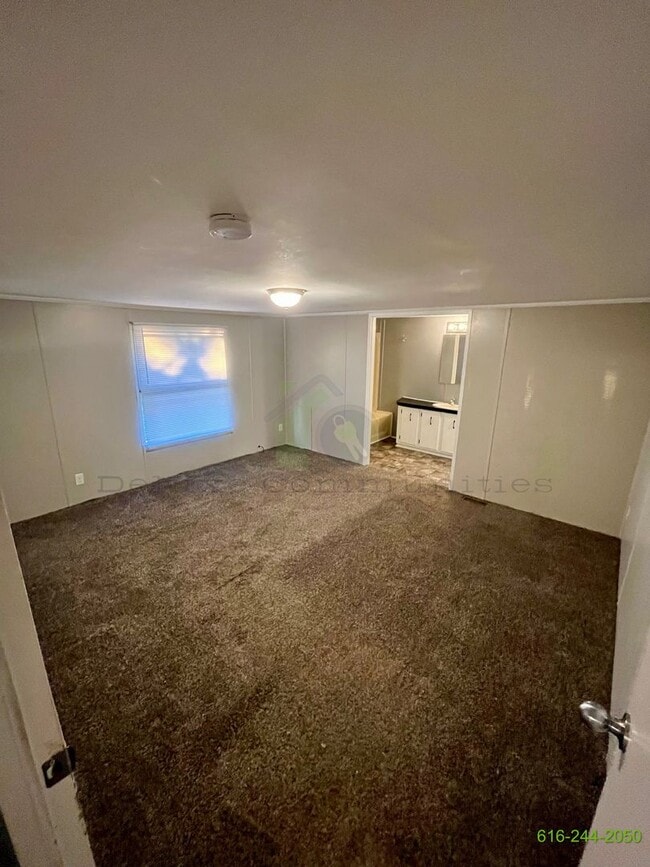 Building Photo - 3 Bedroom Mobile Home! Available NOW! Midd...