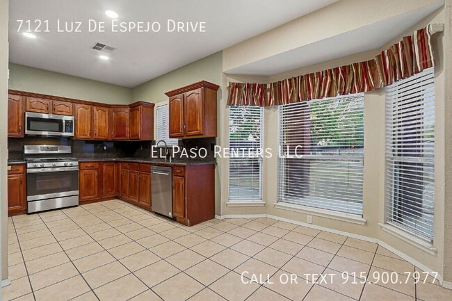 Building Photo - 7121 Luz De Espejo Dr
