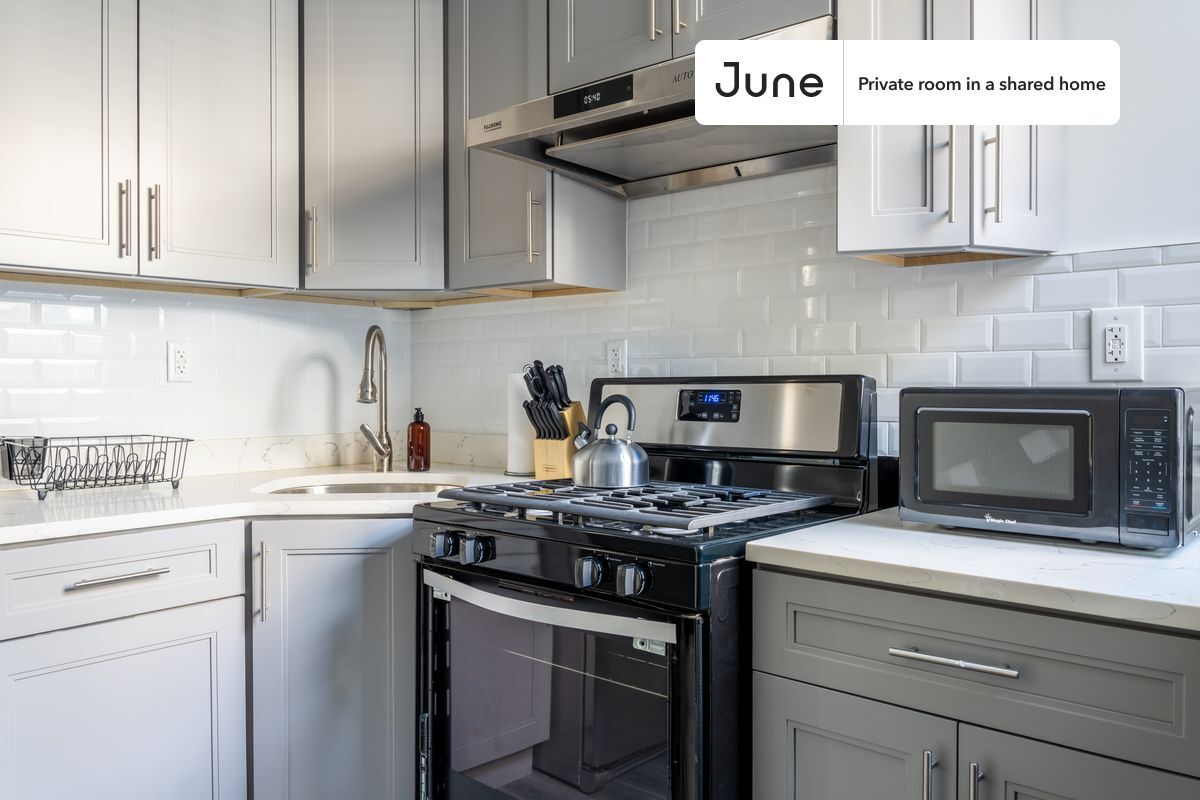 Building Photo - Room in Shared 4 bed/2 bath home in Astoria