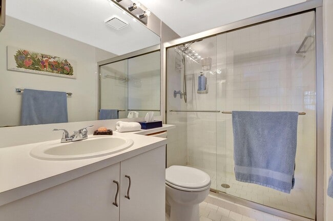 Building Photo - 621 Waterside Dr