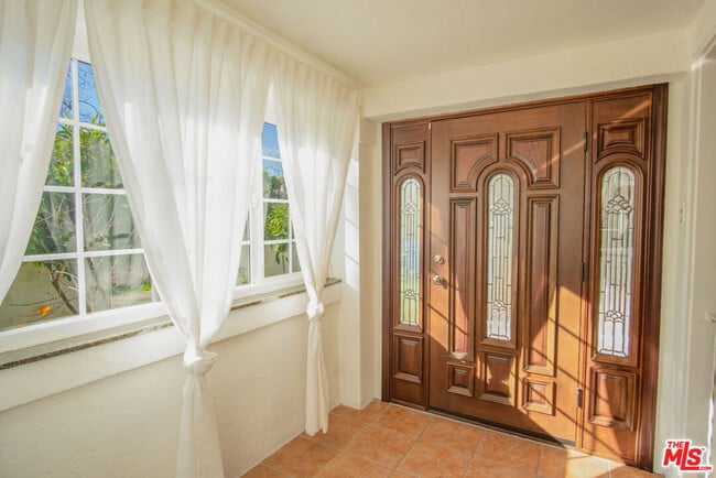 Building Photo - 6501 Drexel Ave