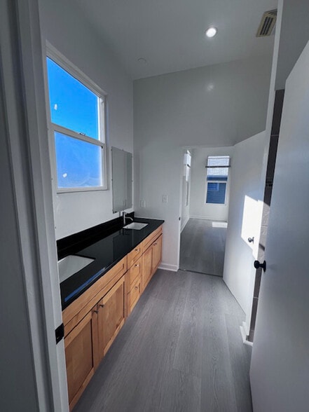 Building Photo - 1039 Peralta St