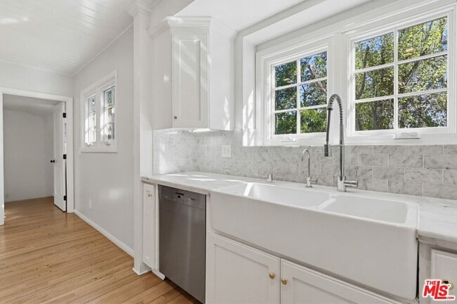 Building Photo - 12005 Hesby St