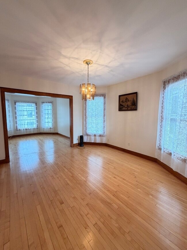 Building Photo - 2613 W Walton St