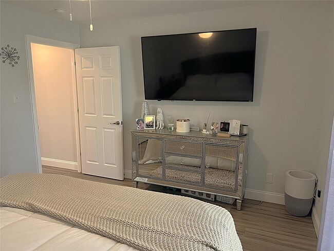 Building Photo - 8426 Hunters Village Dr