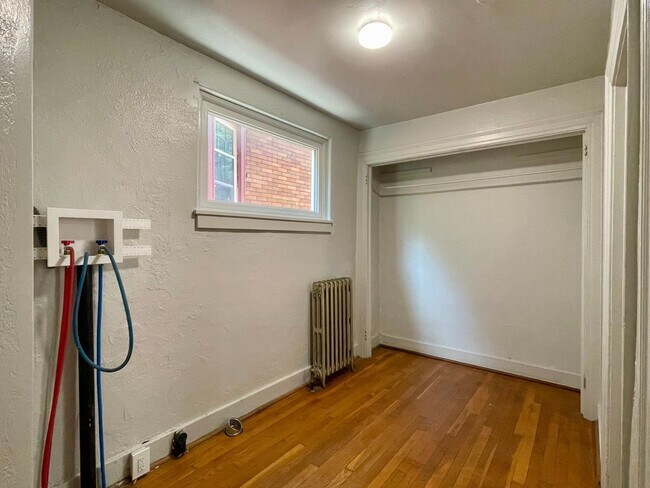 Building Photo - 1st Fl 2 Bed/1 Bath Wilkinsburg Unit