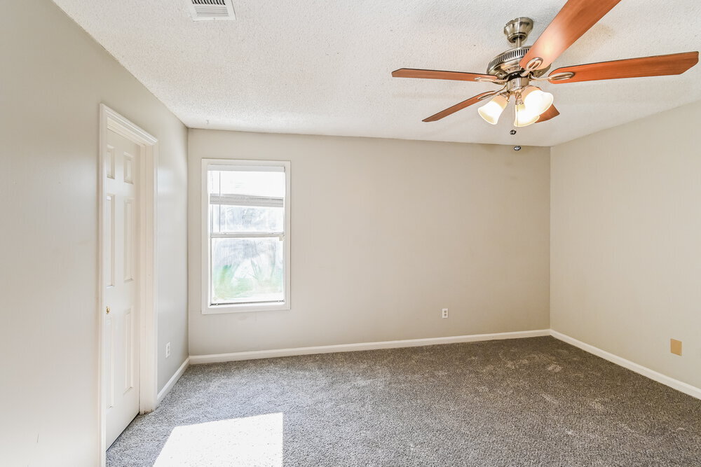 Building Photo - 4864 Barkshire Dr