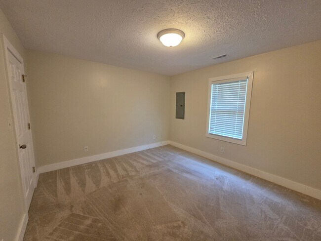 Building Photo - One Level Living