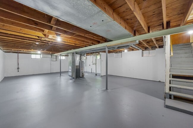 Building Photo - 10216 Green Valley Dr