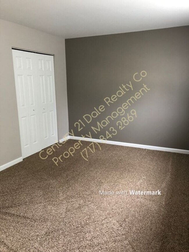 Building Photo - 3 BR, 1.5 Baths, 1 car garage Dover PA