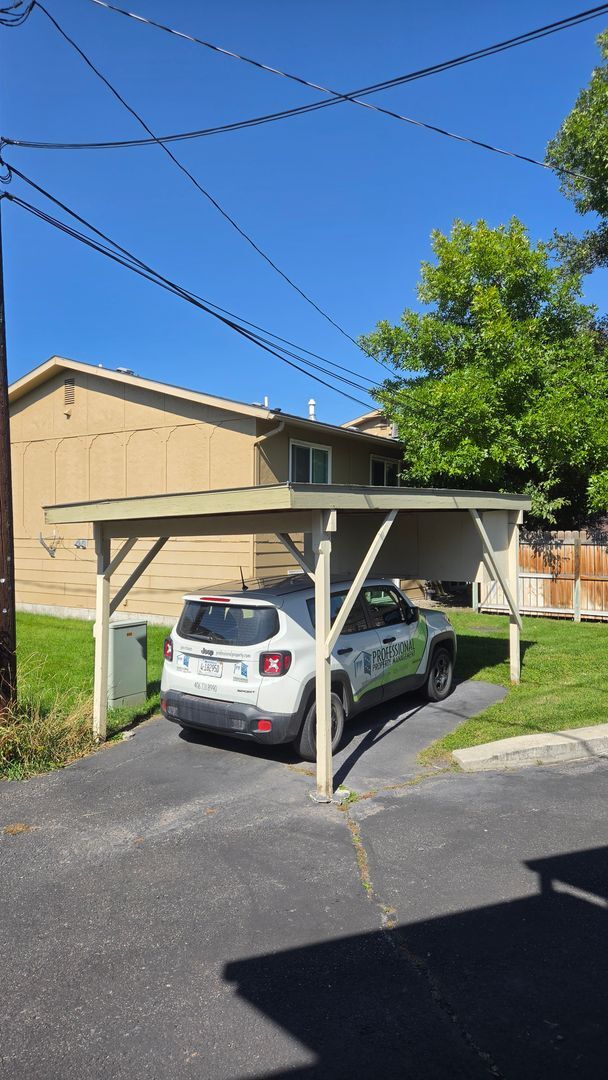 Building Photo - 806 Spartan Dr