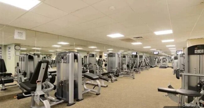 Building Photo - One Bay Club Dr