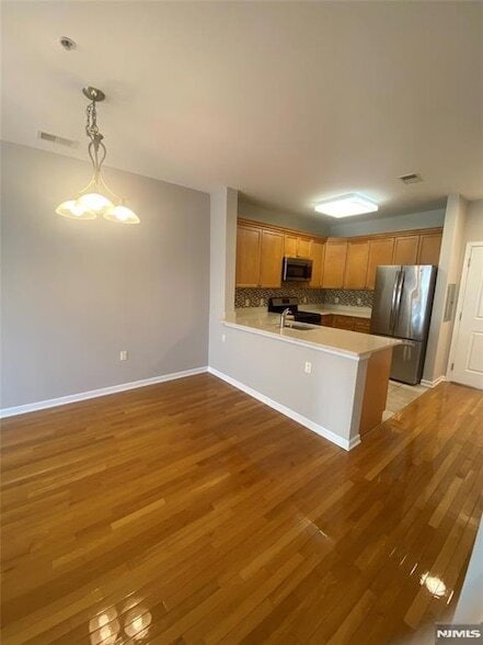 Building Photo - 10 Sampson St