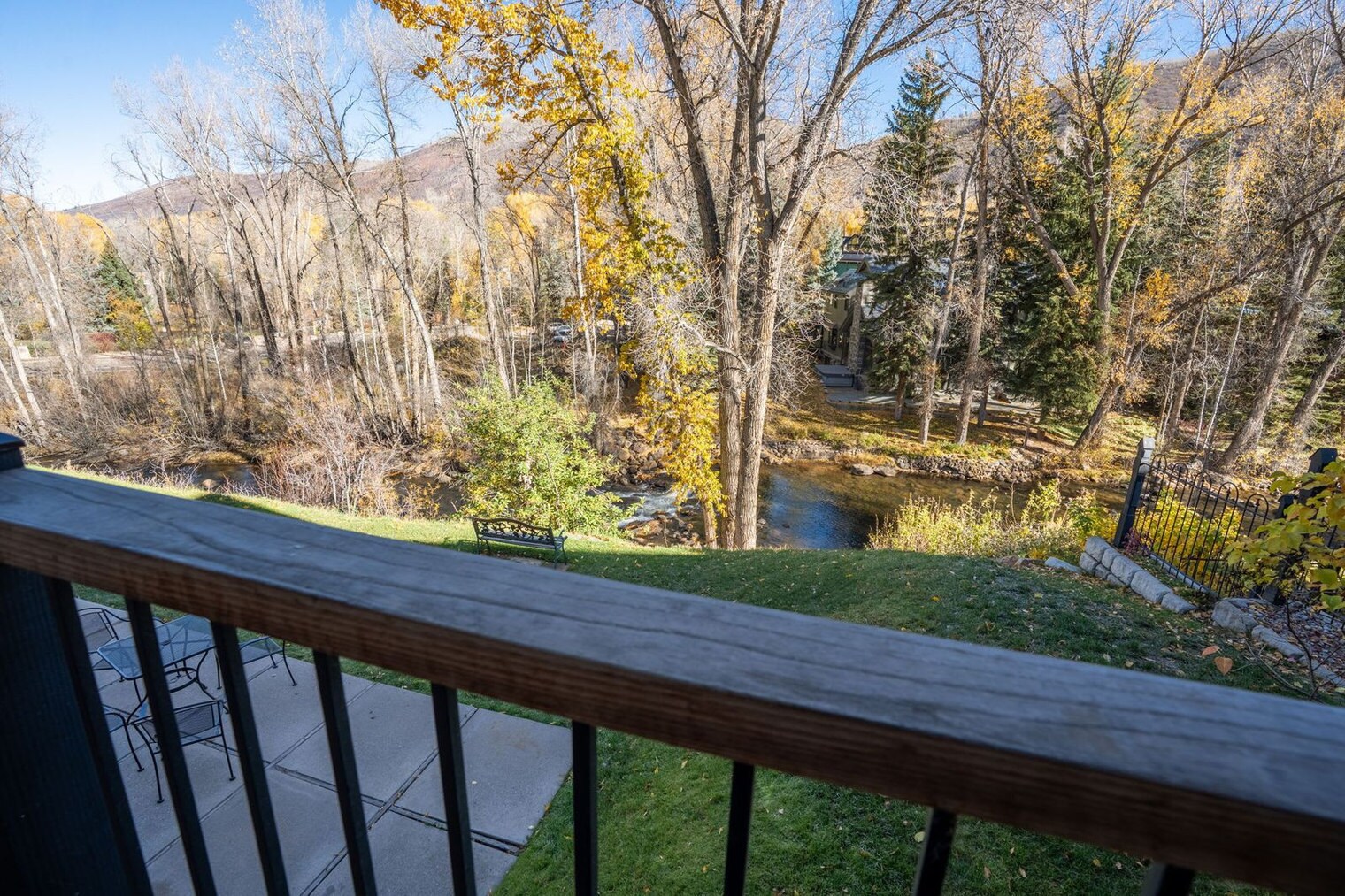 Building Photo - 900 E Hopkins Ave