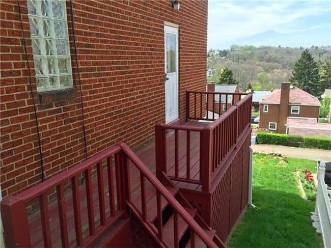 Building Photo - 2108 Lucina Ave