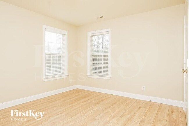 Building Photo - 649 Woodlake Park Dr