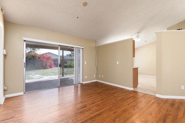 Building Photo - SUPER LOCATION FOR THIS 3/2 w 2 car garage home!!