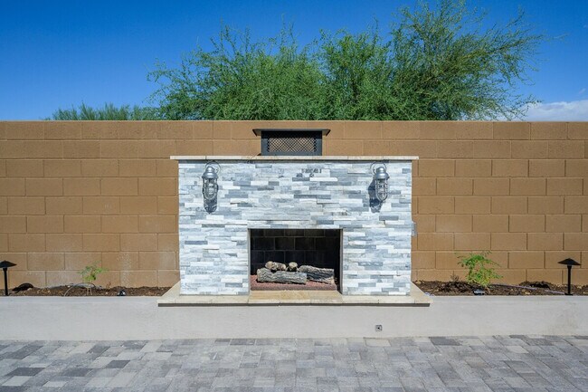 Building Photo - 5972 E Sinclair St