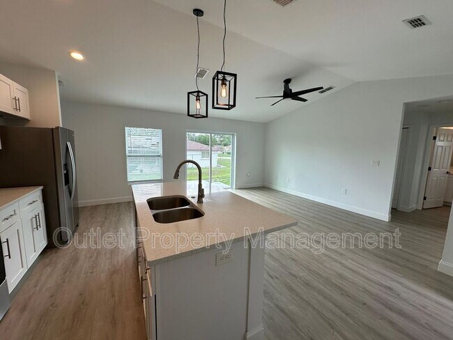 Building Photo - 790 W Gaucho Cir
