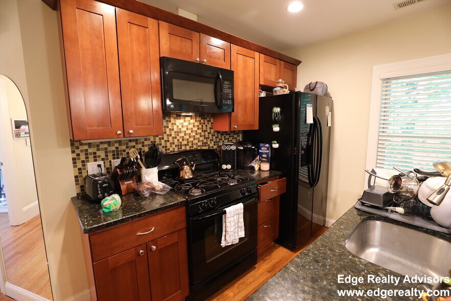 Building Photo - 62 Dunboy St