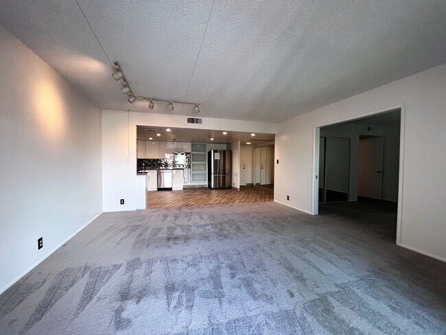 Building Photo - SCOTTSDALE SHADOWS LUXURY CONDO WITH AC, WATER INCLUDED AND 9 HOLE GOLF