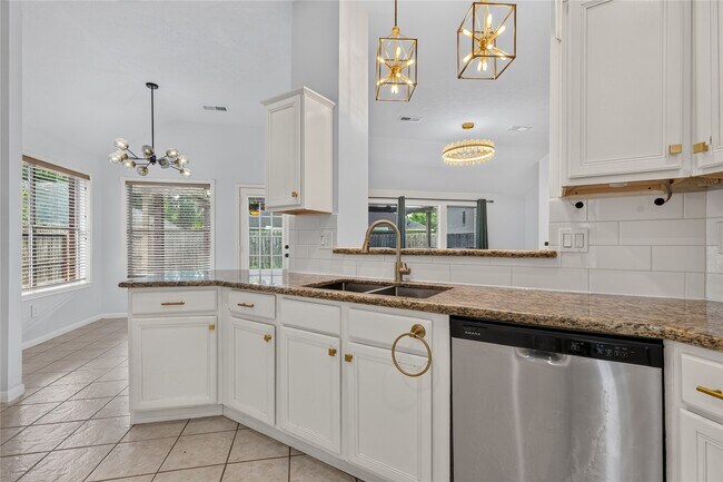 Building Photo - 7206 Glen Rosa Dr