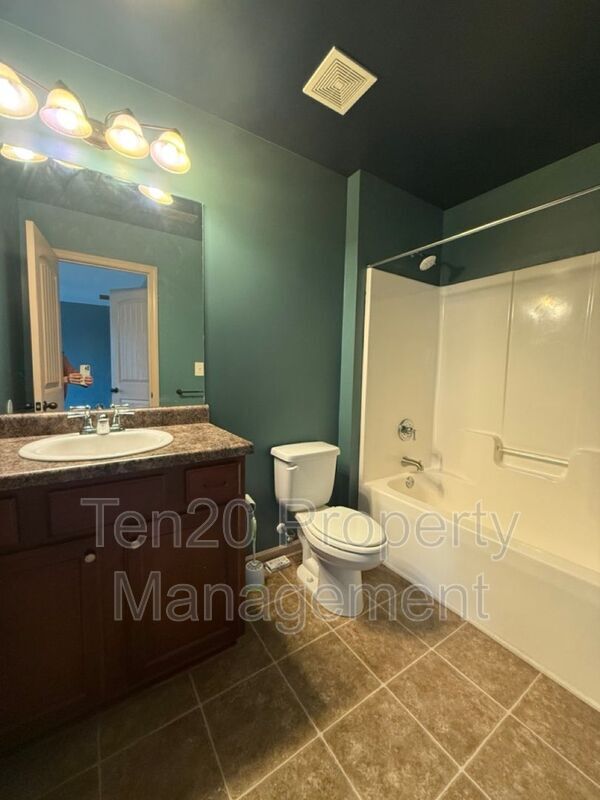 Building Photo - 25 Red Maple St
