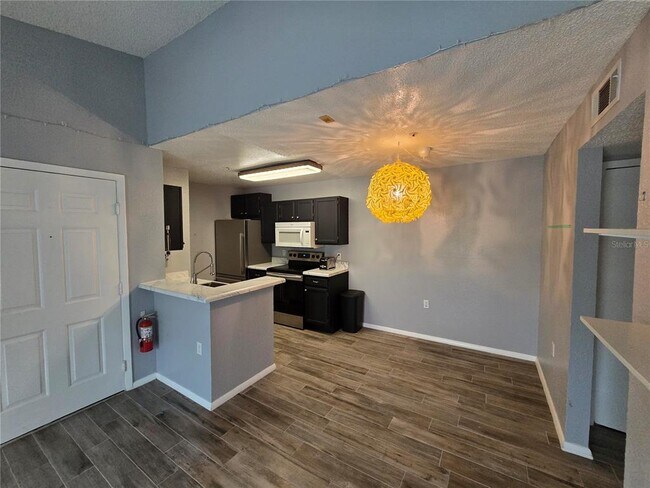Building Photo - 5267 Images Cir