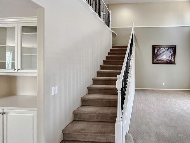 Building Photo - MUST SEE! Beautiful 3 bedroom + Loft + Office Space (or convert to 4th bedroom) + Large Backyard ...