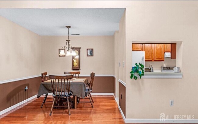 Building Photo - 2310 Ravens Crest Dr