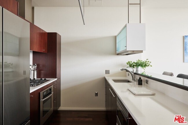 Building Photo - 1155 S Grand Ave