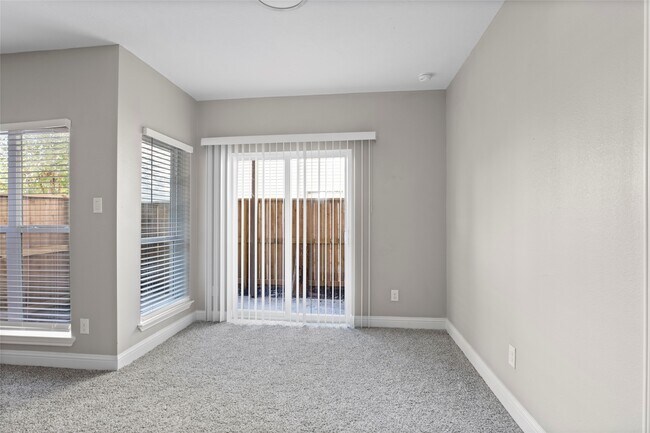 Building Photo - 9707 Richmond Ave.