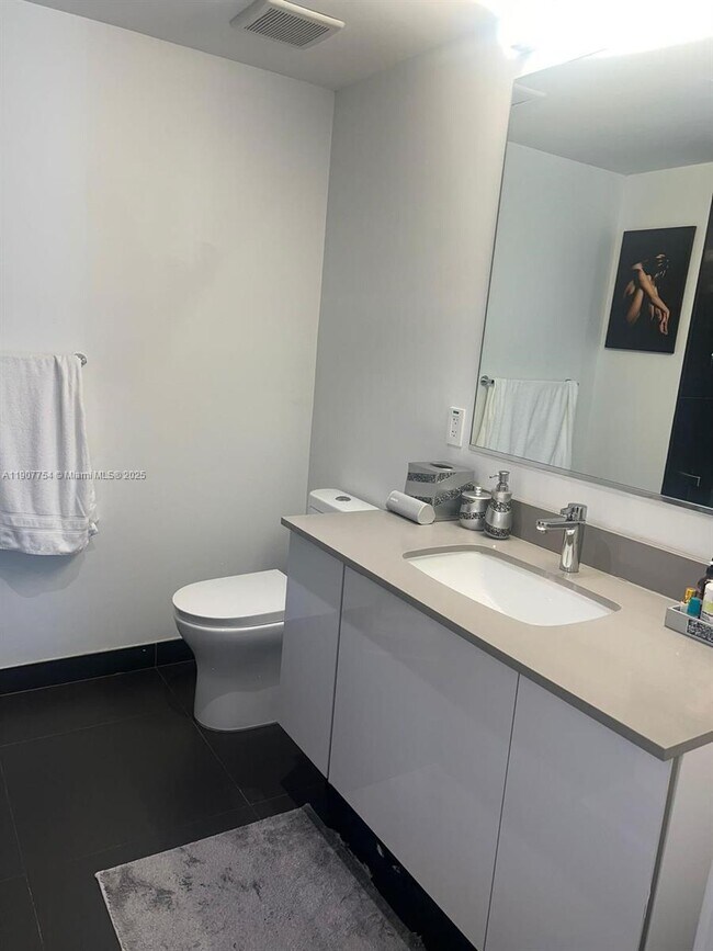 Building Photo - 1600 NE 1st Ave