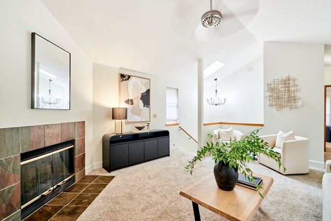Building Photo - Delightful 3 bedroom home near Matthews Be...