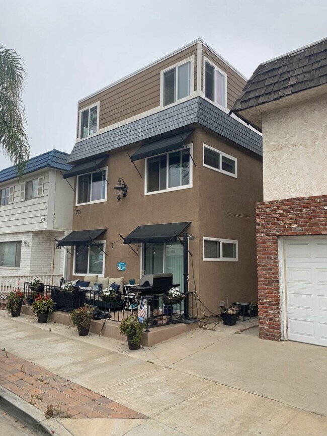 Building Photo - 7th Street - Seal Beach