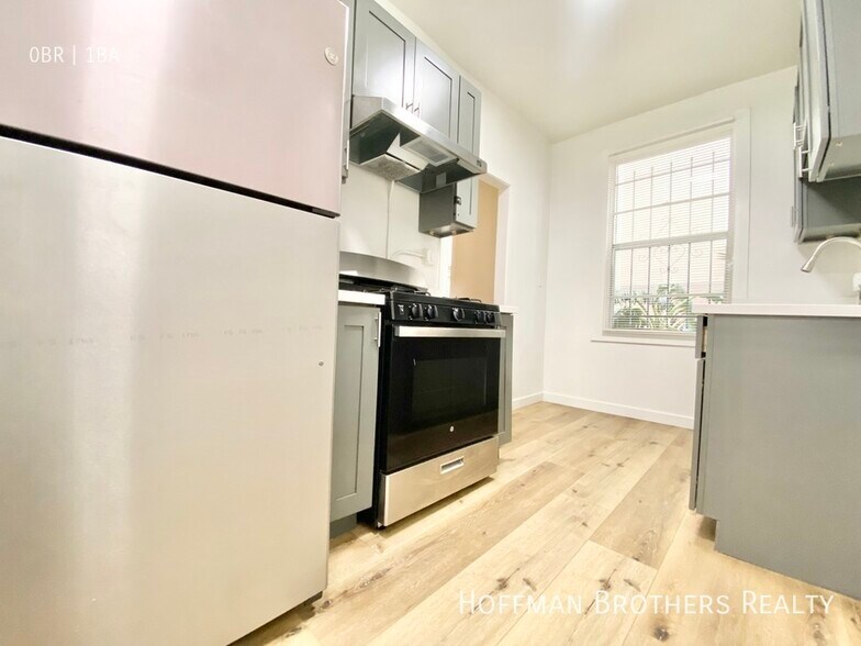 Primary Photo - 960 S Oxford Ave