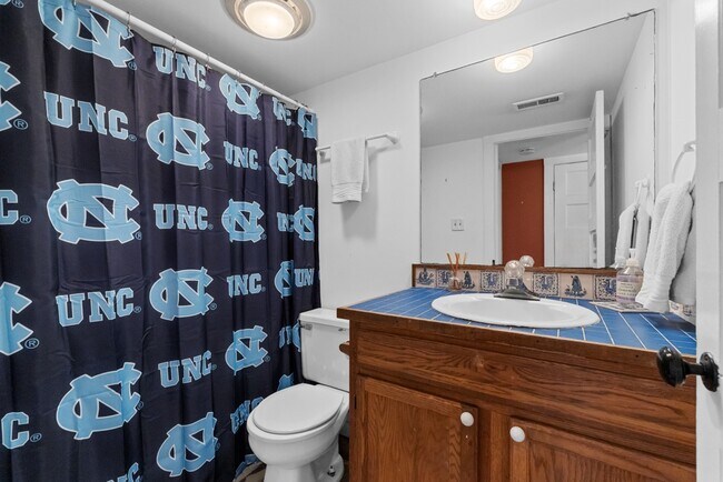 Building Photo - 303 Henderson St