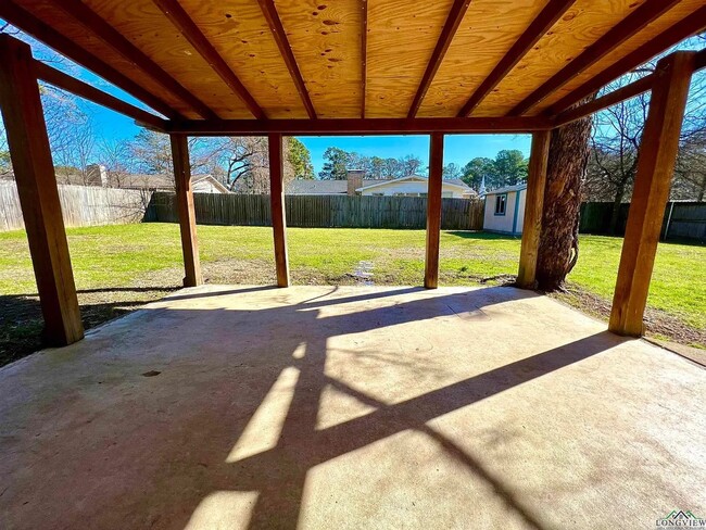 Building Photo - Beautiful 3 Bedroom home in Pine Tree ISD