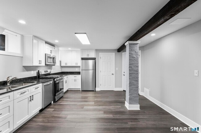 Building Photo - 548 Ferry St