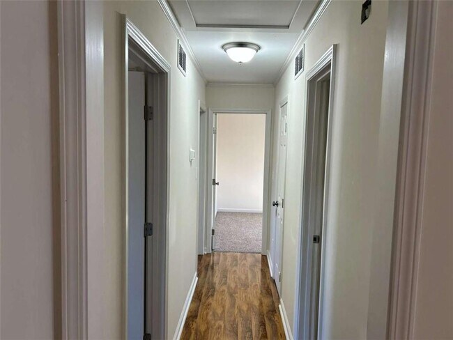 Building Photo - 4642 Elmherst Dr