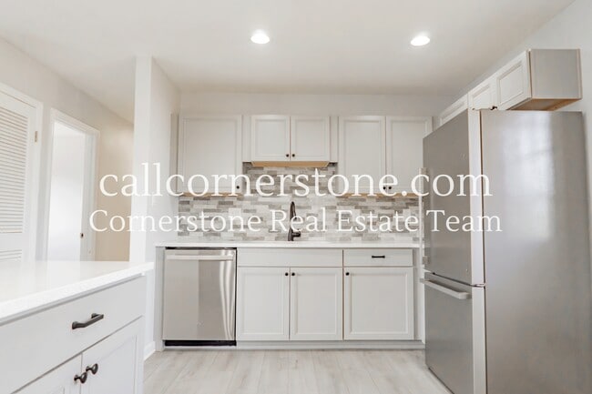Building Photo - 935 Hayden Dr